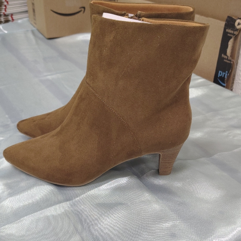 Universal Thread Tan Ankle Boots with Pointed Toe